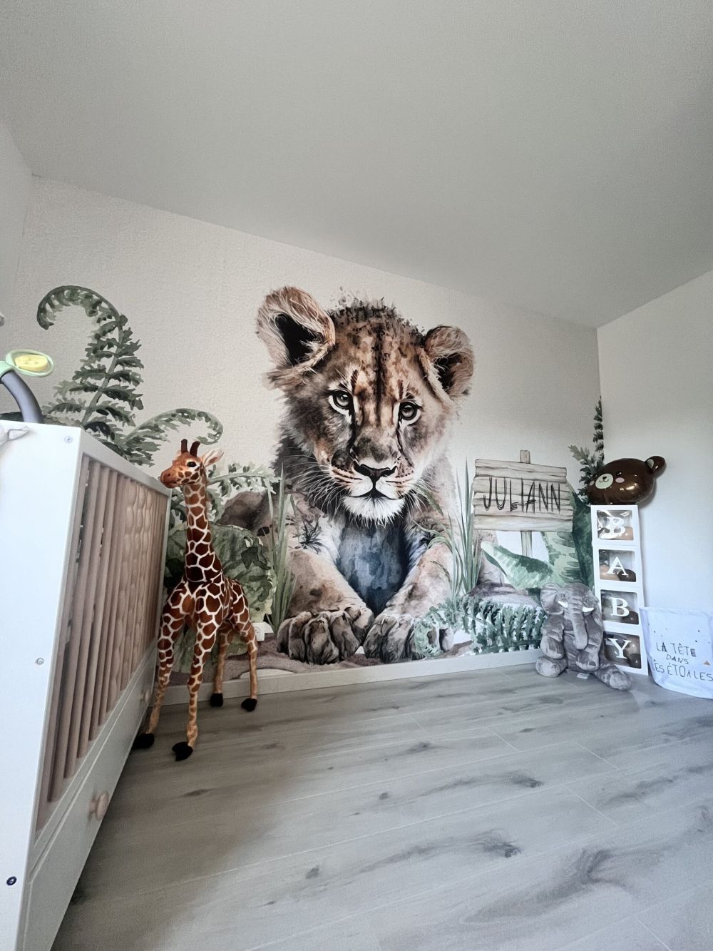 Jonge leeuw in de jungle