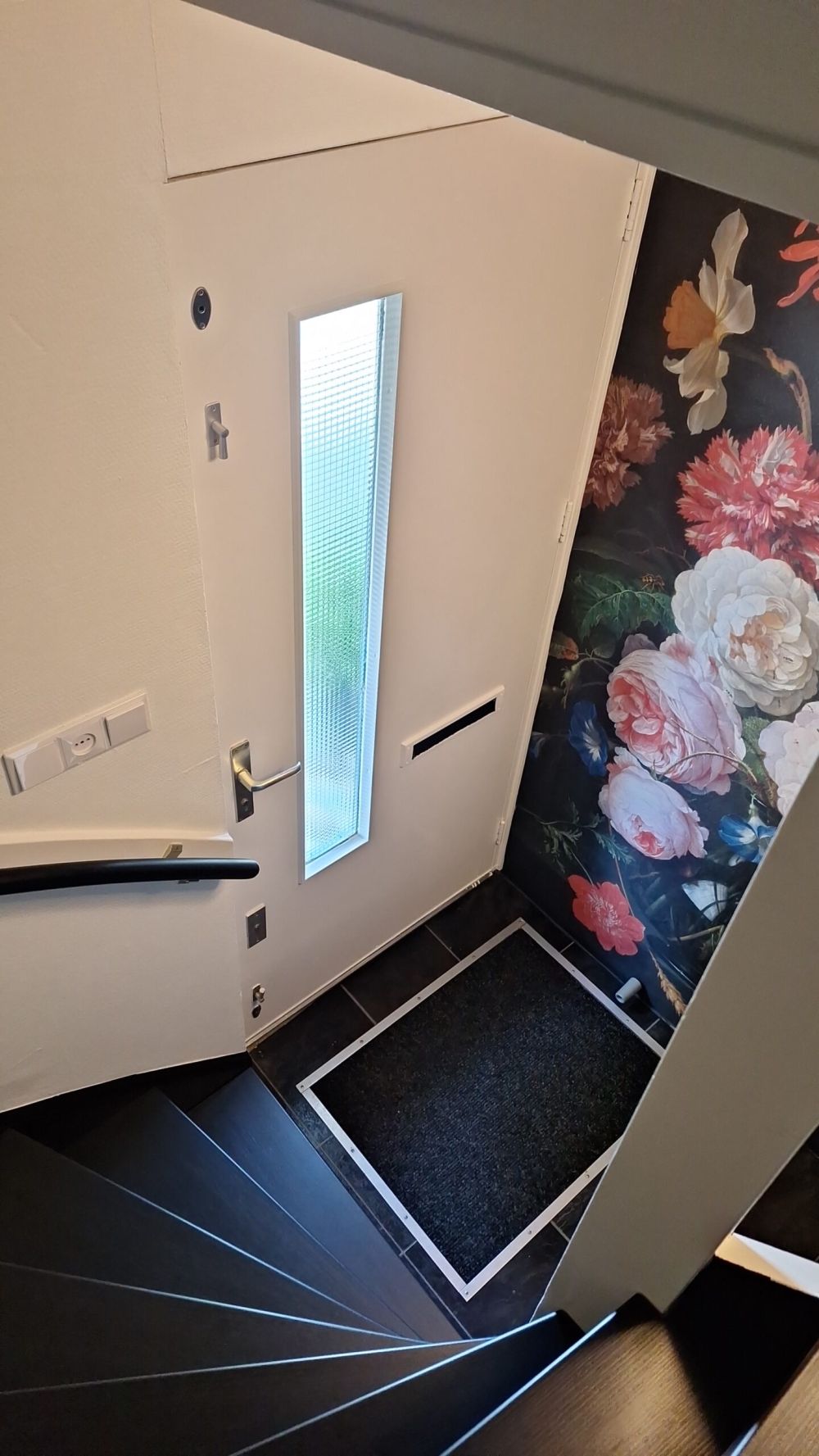 Stilleven met bloemen in een glazen vaas