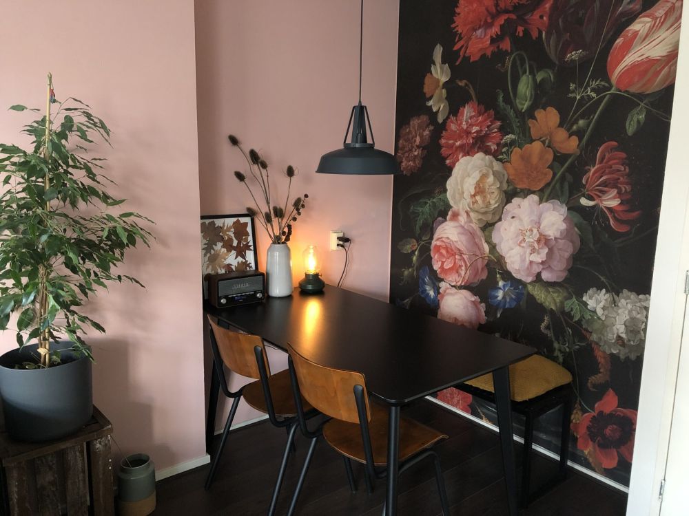 Stilleven met bloemen in een glazen vaas