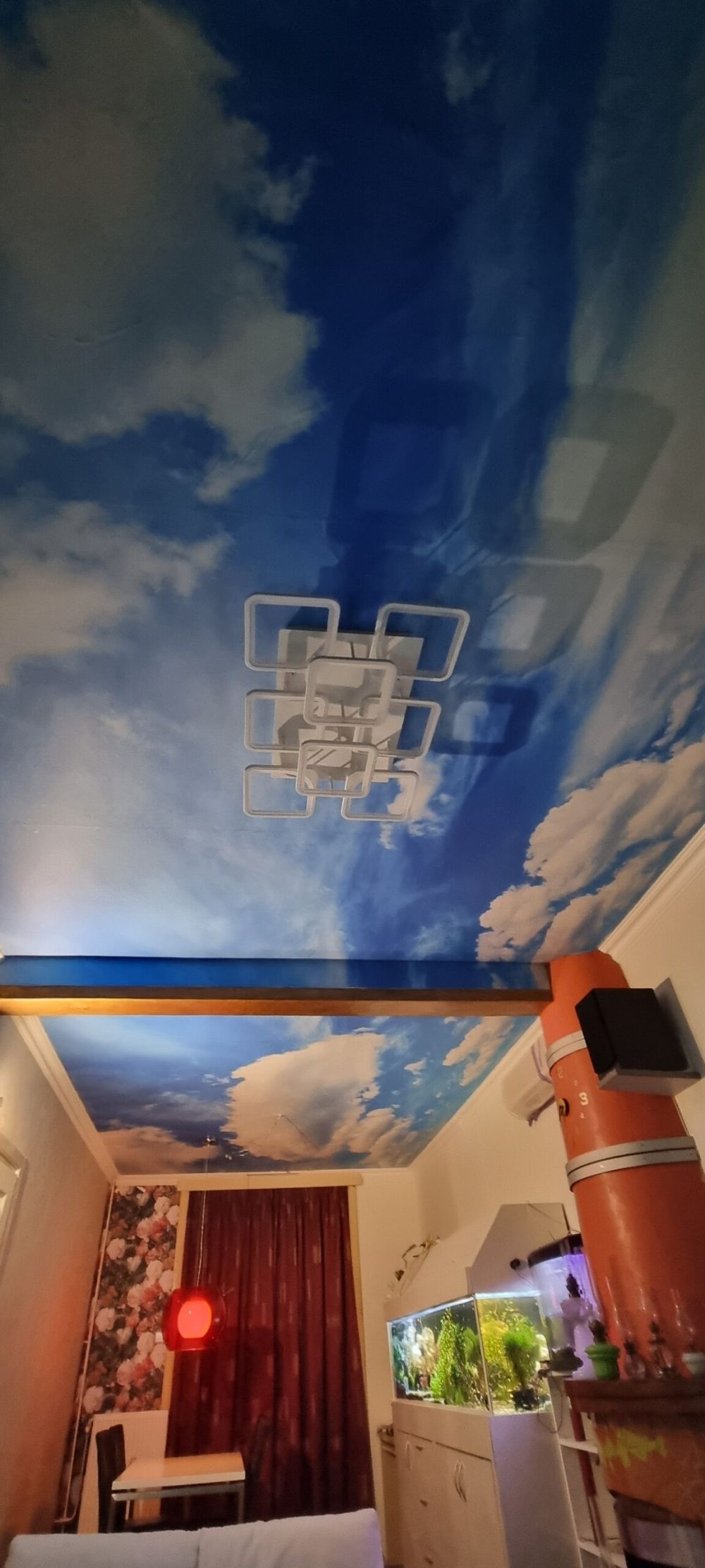 Blauwe lucht met wolken