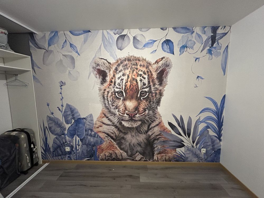 Schattige tijger met planten blauw