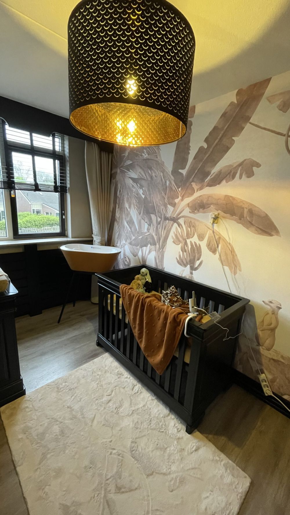 Kleine jungle dieren in taupe