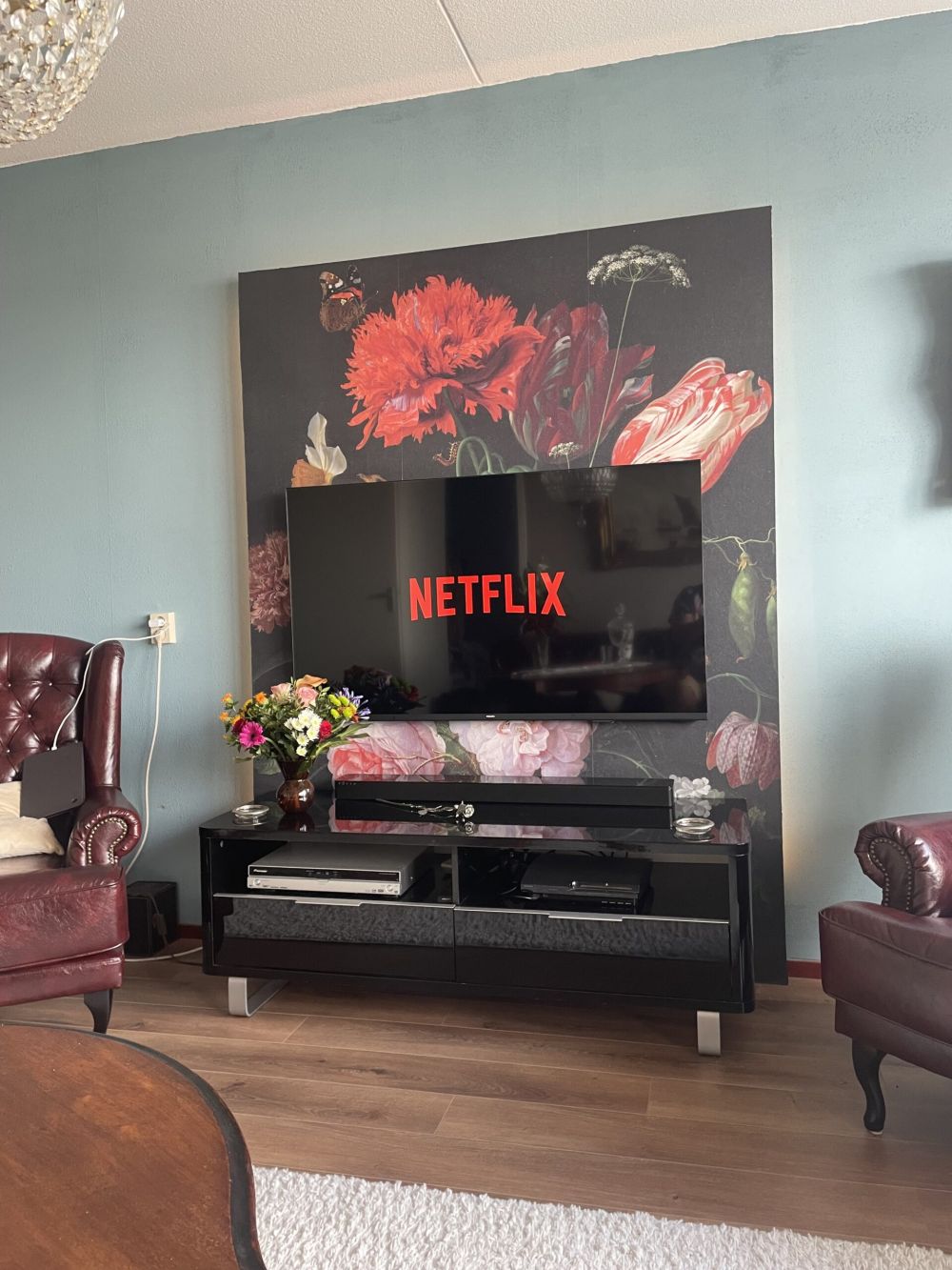 Stilleven met bloemen in een glazen vaas