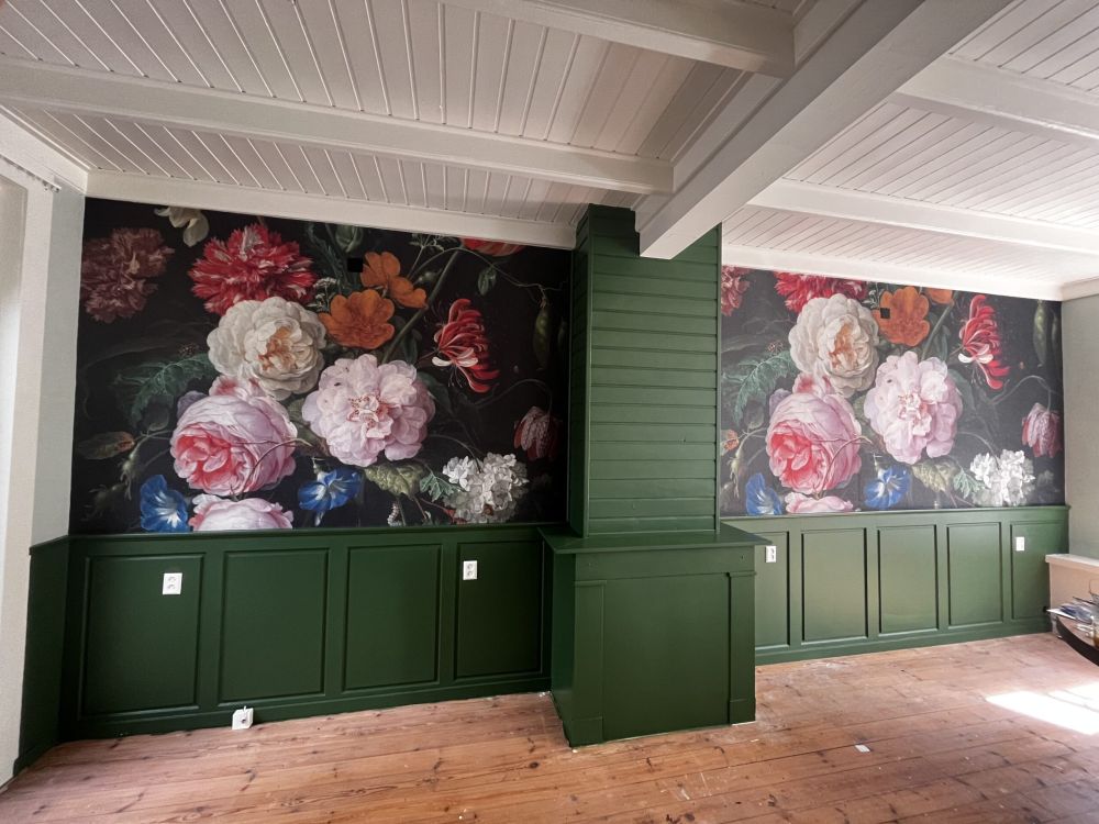 Stilleven met bloemen in een glazen vaas