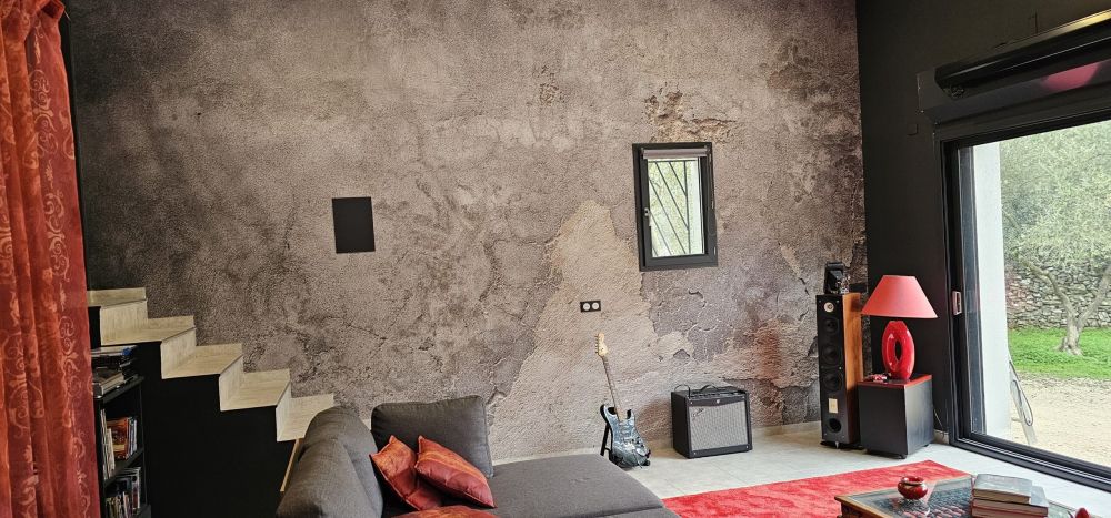 Gebarsten beton met stuc