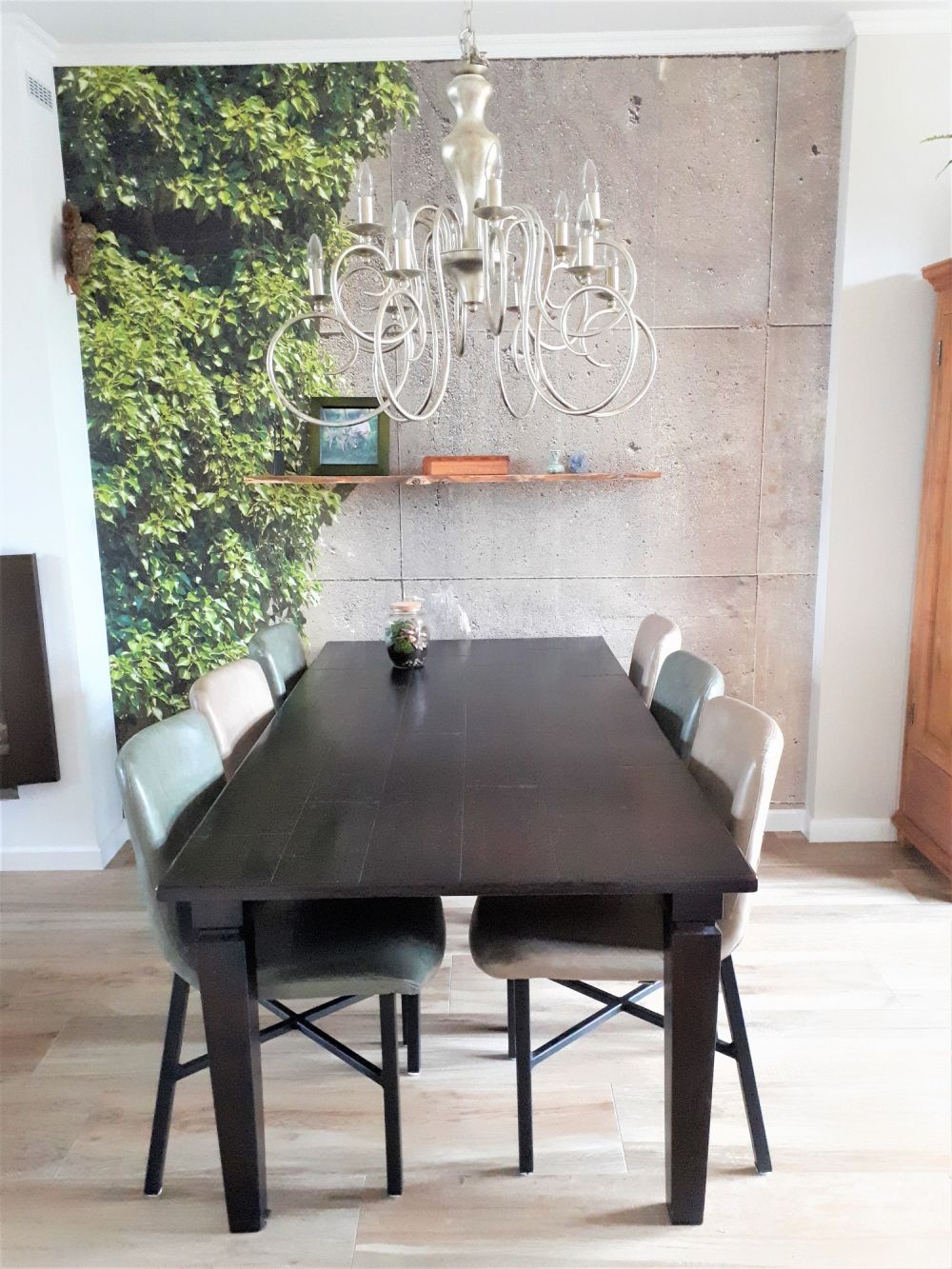 Beton met struik 
