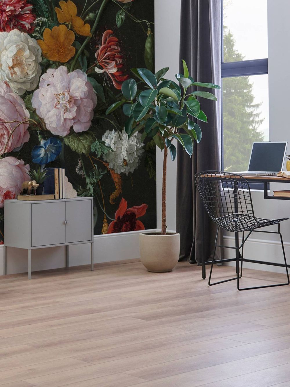 Stilleven met bloemen in een glazen vaas
