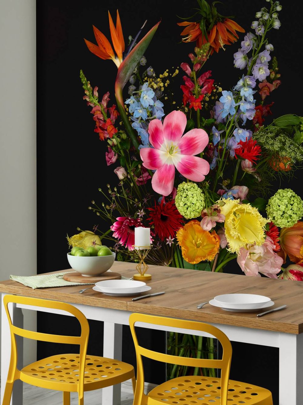 Boeket bloemen in glazen vaas