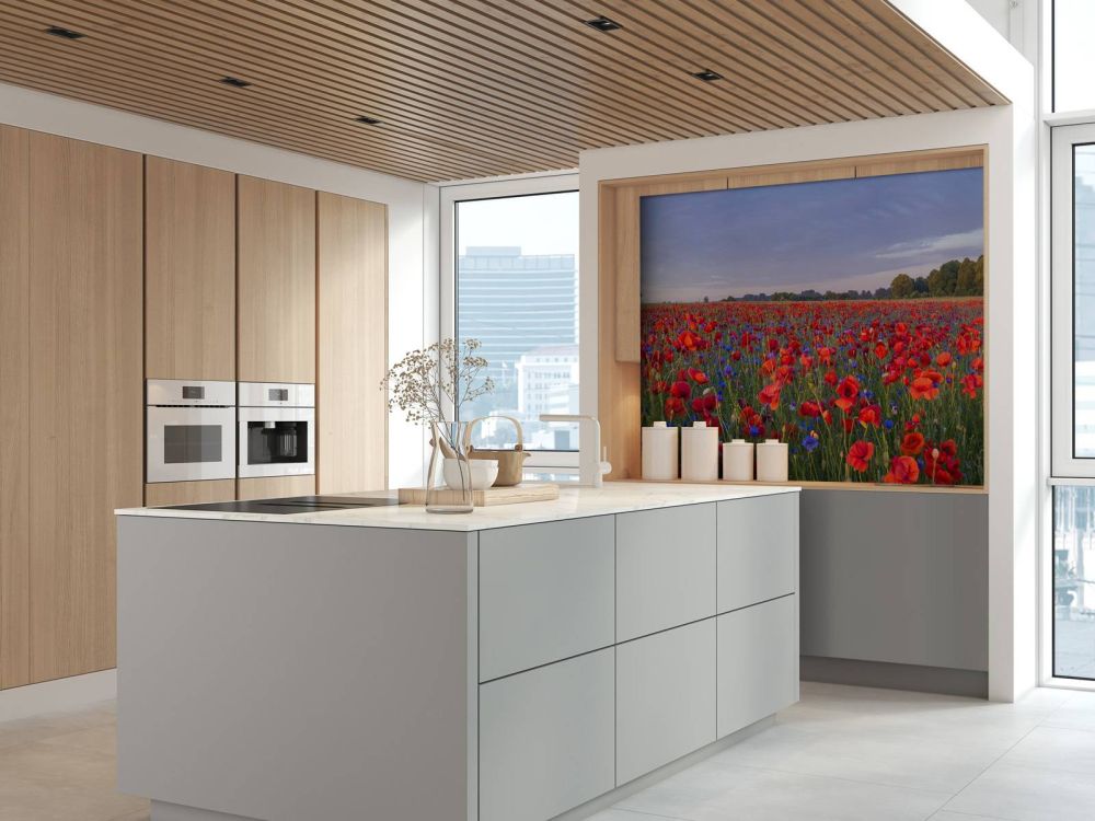 Blauwe bloemen en rode Klaprozen