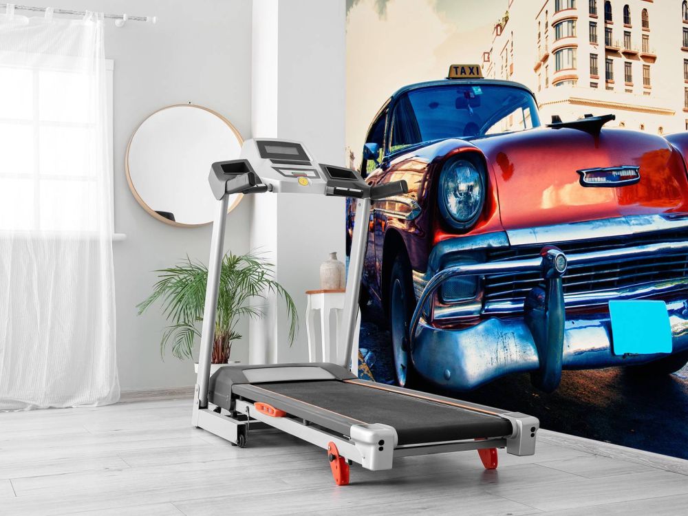 Behang met een rode klassieke auto