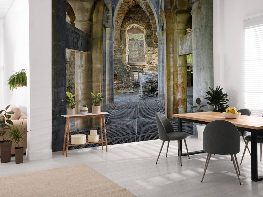 Verlaten gebouw met bogen