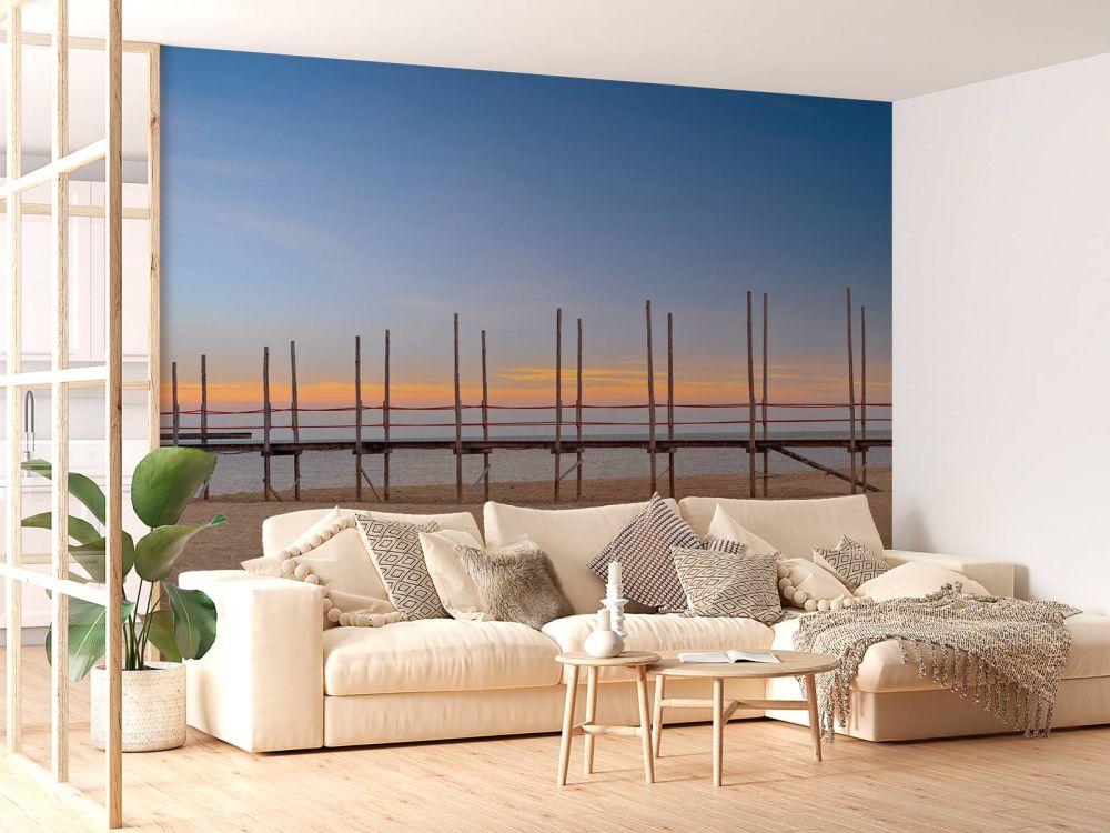 Lange steiger met houten palen