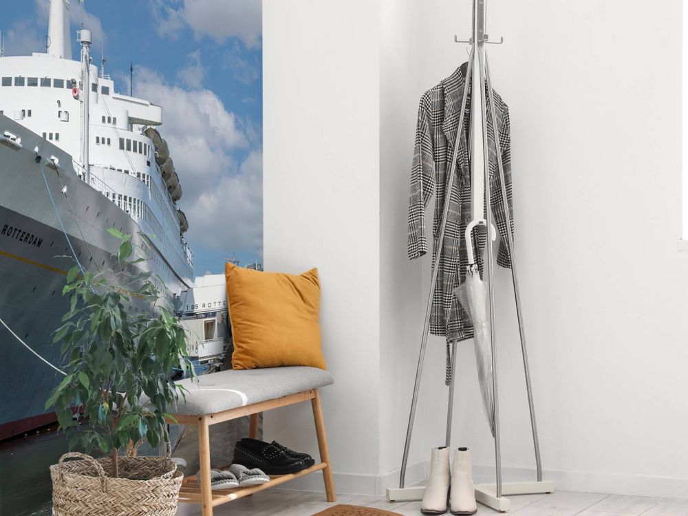 Voormalig stoomschip de SS Rotterdam in kleur 