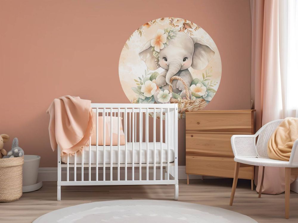 Schattige olifant in bloemenmand