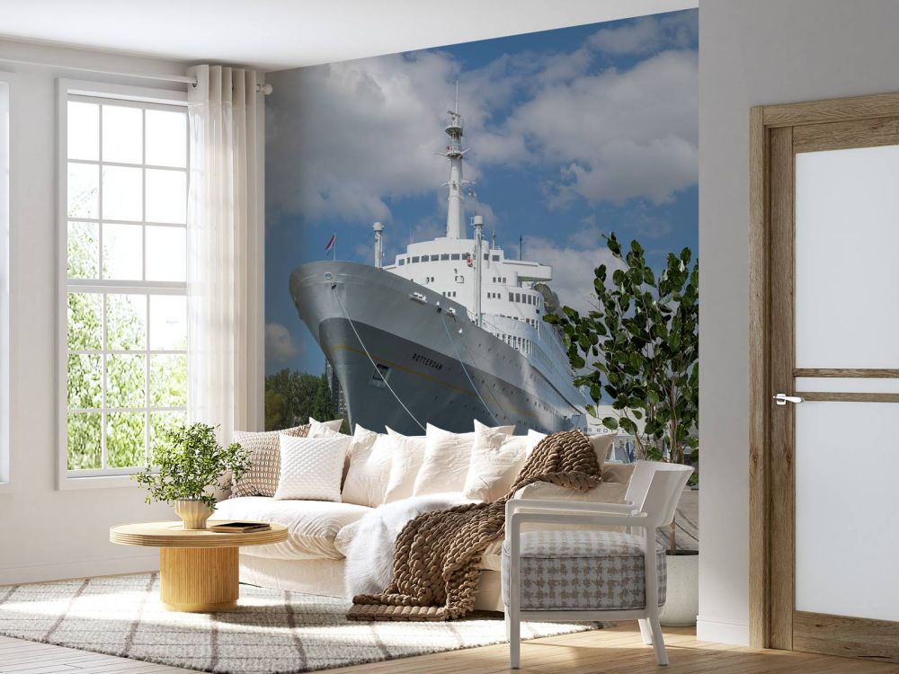 Voormalig stoomschip de SS Rotterdam in kleur 