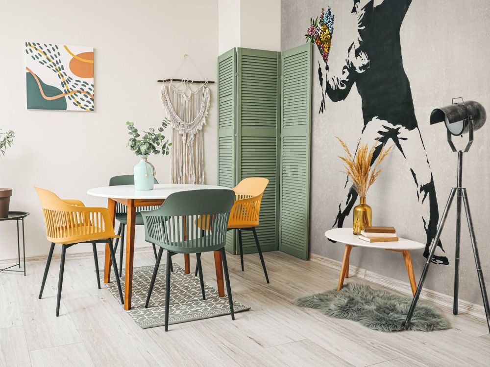 Banksy - Flower thrower, soft concrete