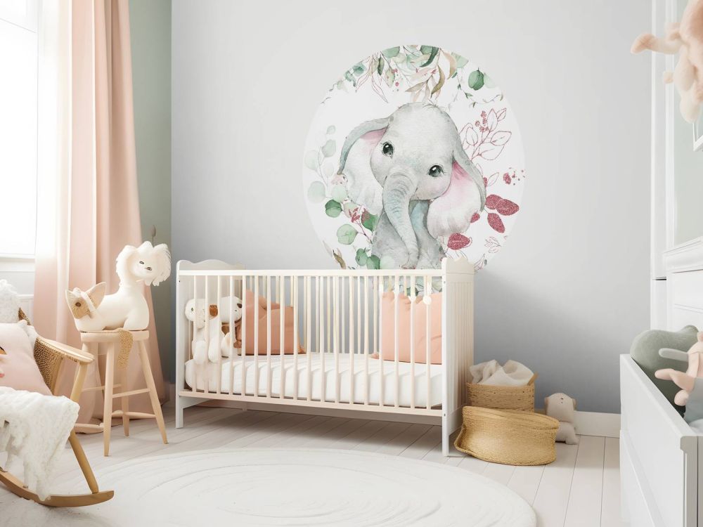 Olifantenbaby met munt en roze bladeren