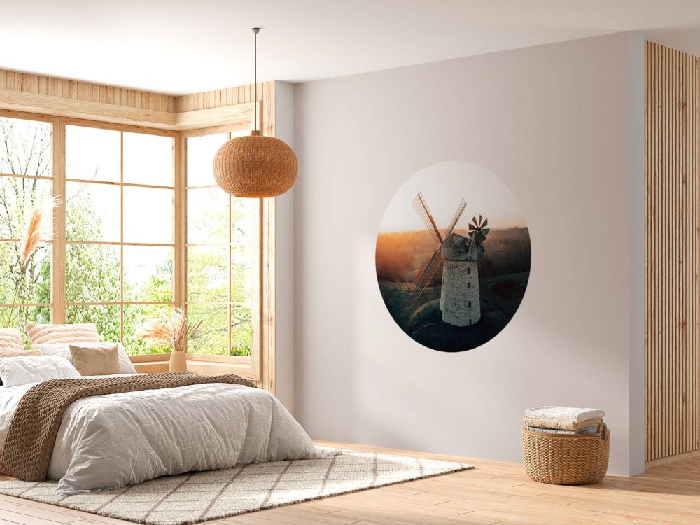 Windmolen in prachtig licht bij zonsondergang