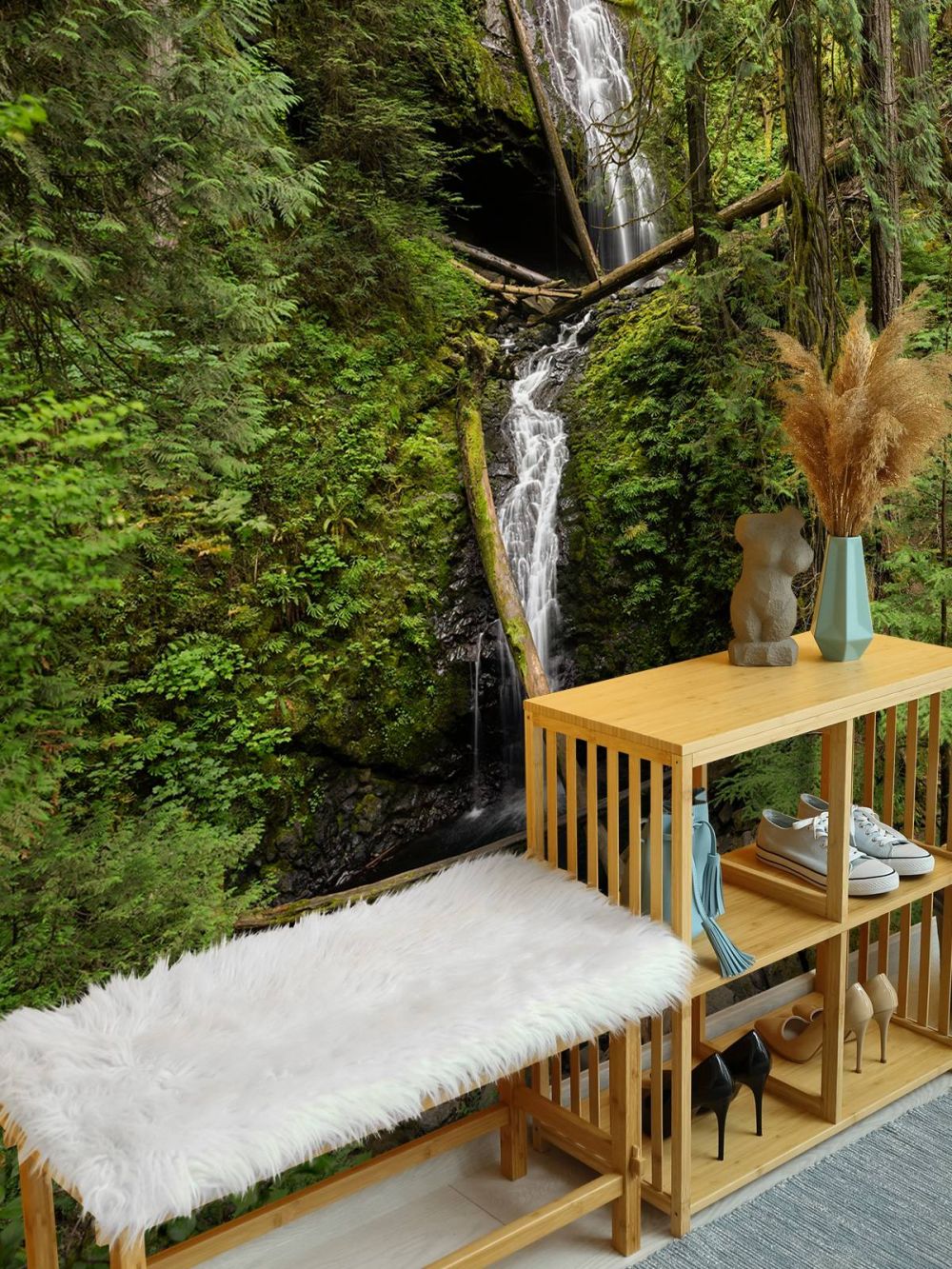 Waterval met omgevallen bomen