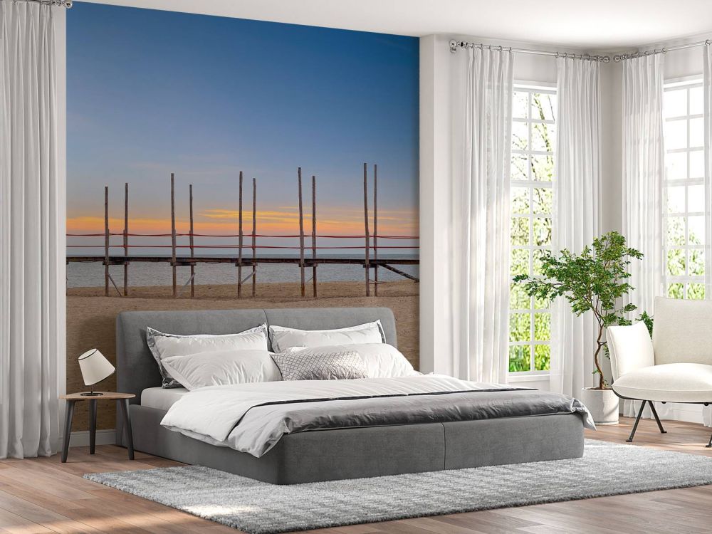 Lange steiger met houten palen