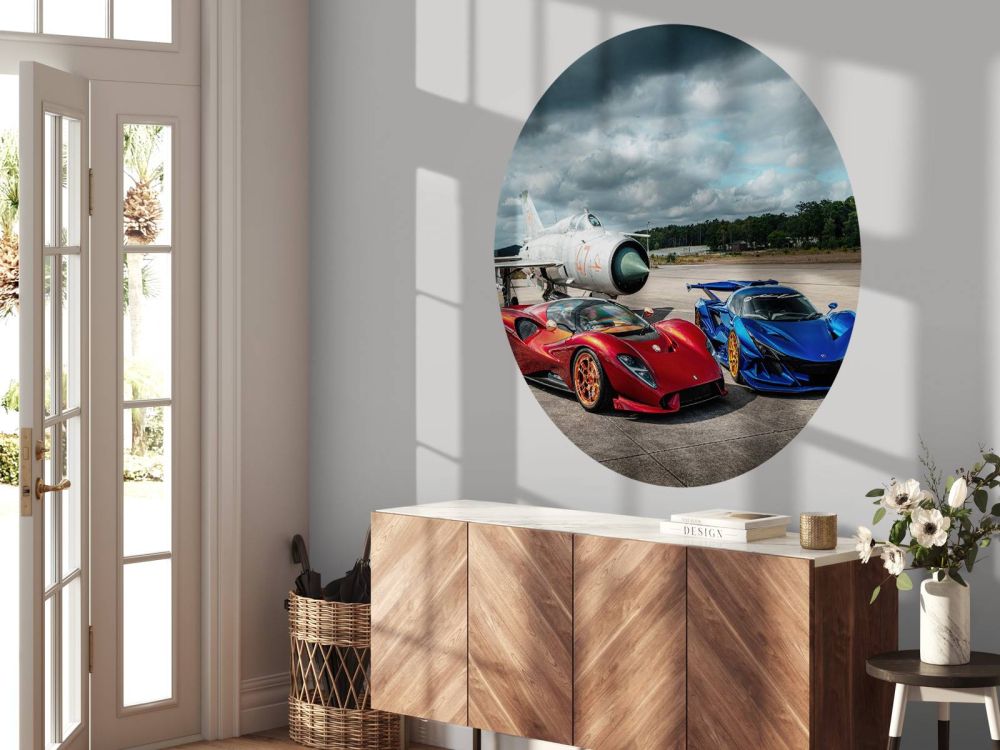 Supercars bij gevechtsvliegtuig
