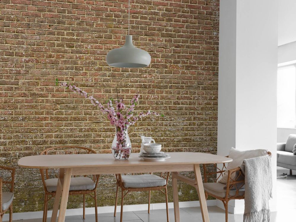 Stenen muur met strak voegwerk