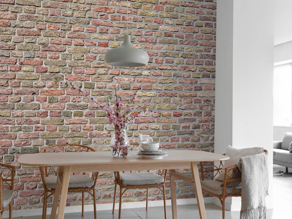 Bakstenen muur met gerestaureerde voegen