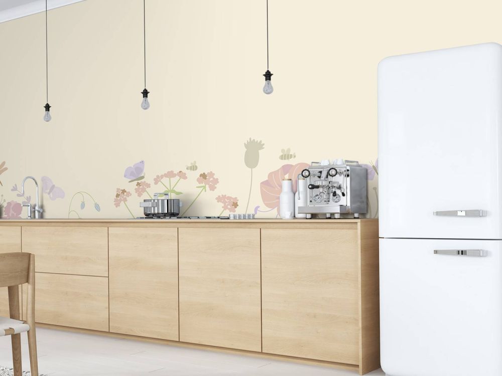Bloemenveld met vlinders beige, oud roze, groen en lila