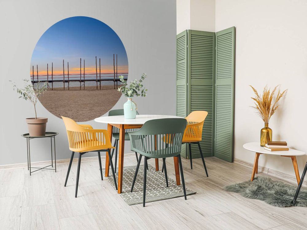 Lange steiger met houten palen