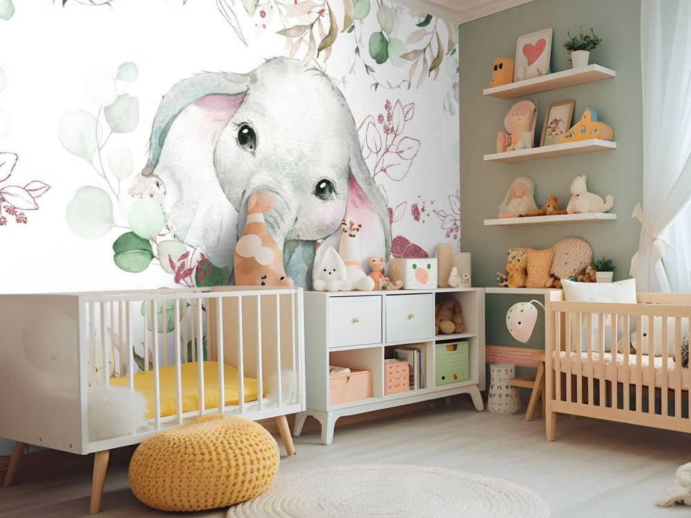 Olifantenbaby met munt en roze bladeren
