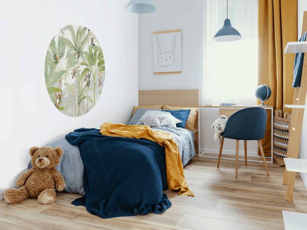 Jungle met apen en papegaaien in kleur