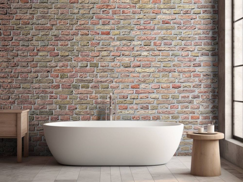 Bakstenen muur met gerestaureerde voegen