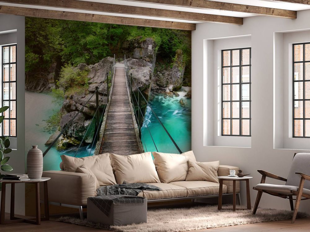 Brug over prachtig blauwe rivier