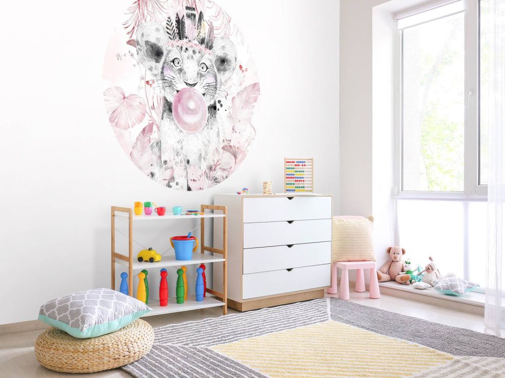 Speelse welp en roze dromen
