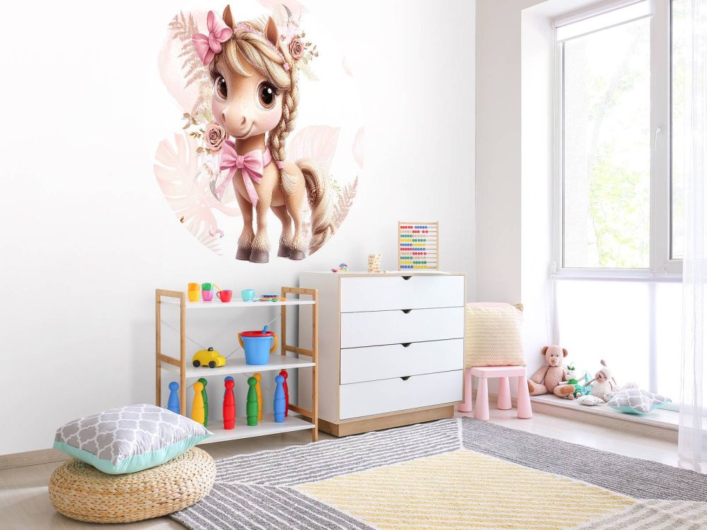 Elegante pony met roze strik