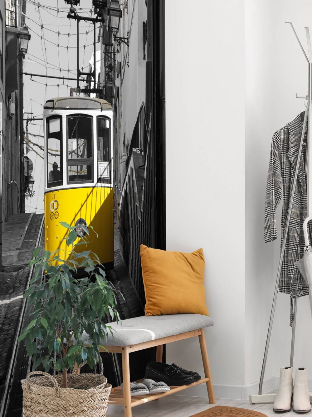 Tram zwart wit geel