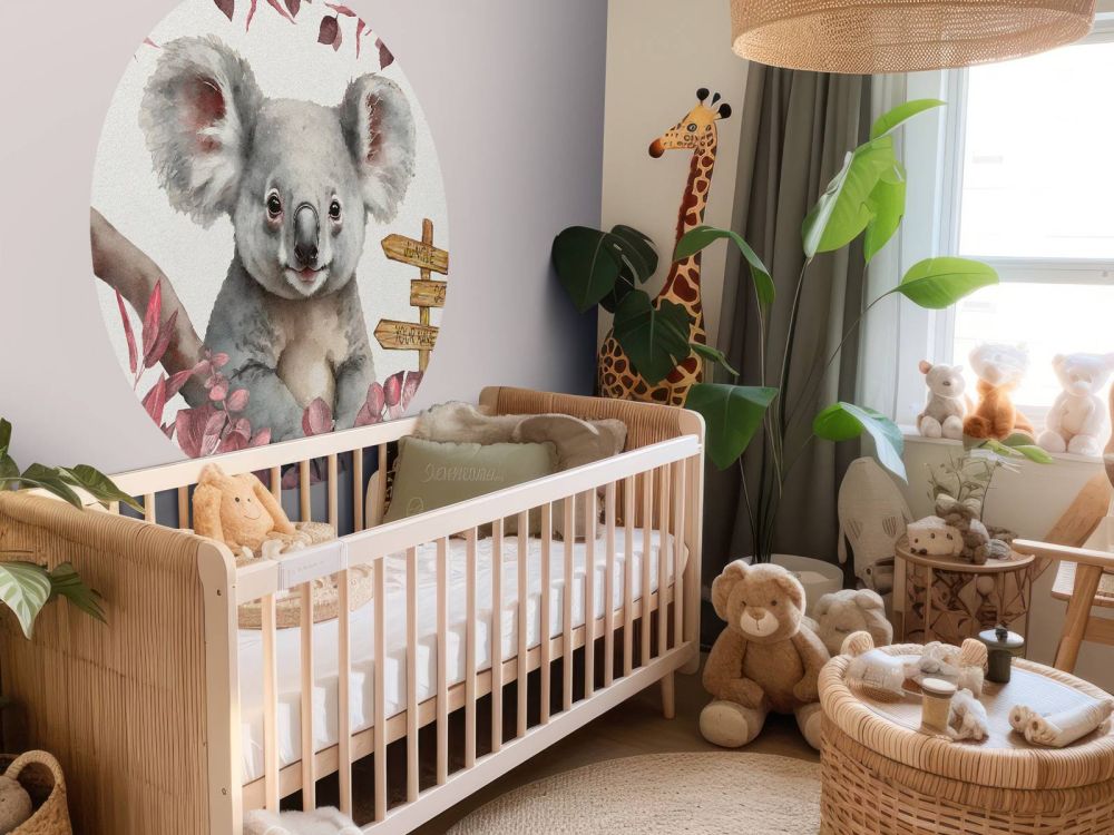 Baby koala in de jungle roze