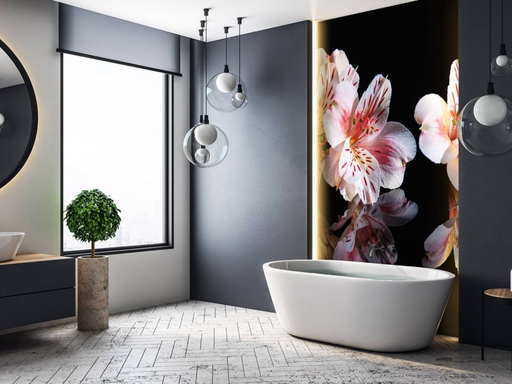 Alstroemeria bloemen met reflectie