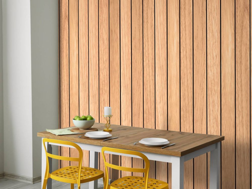 Lichte verticale houten planken