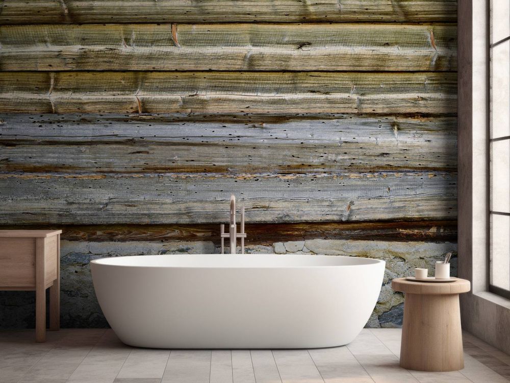 Verweerd hout op stenen muur
