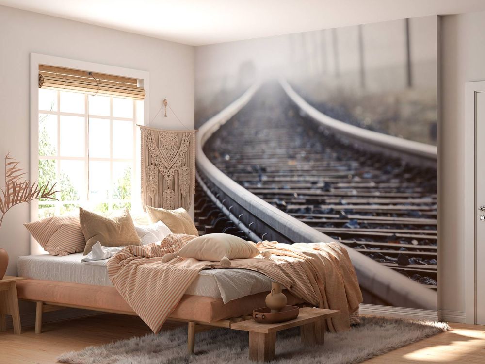 Treinspoor in de ochtendnevel