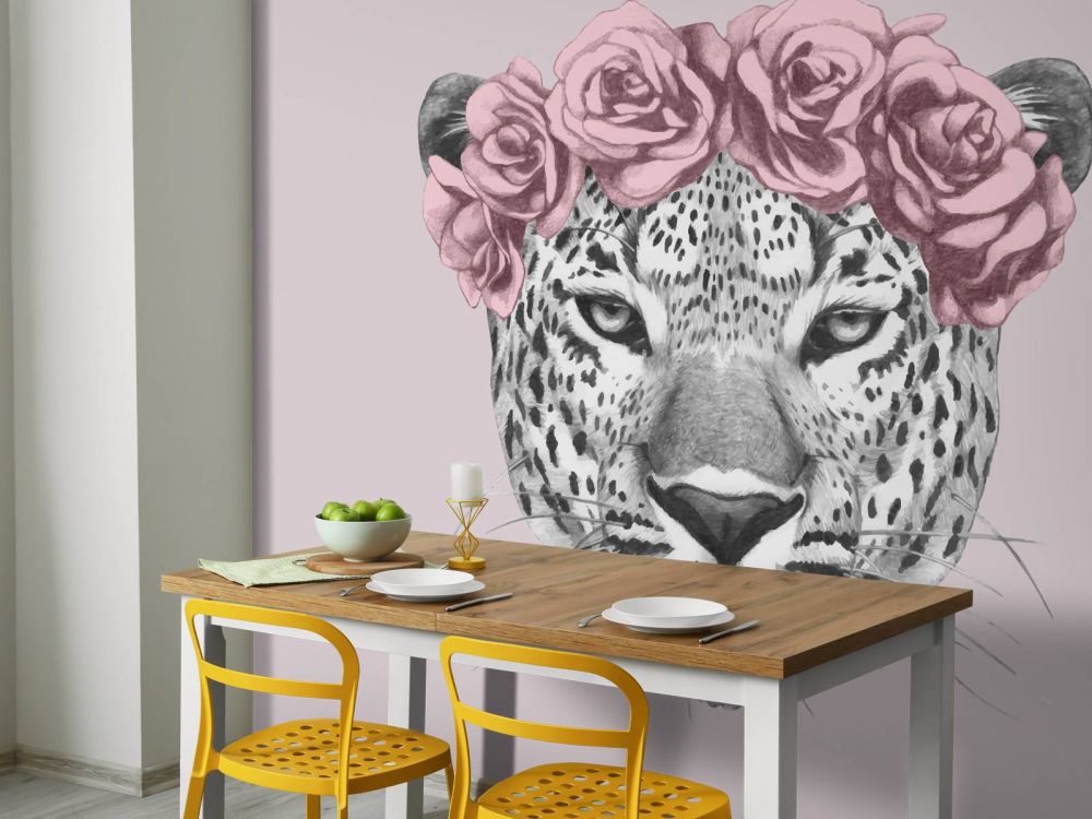 Luipaard met roze bloemen