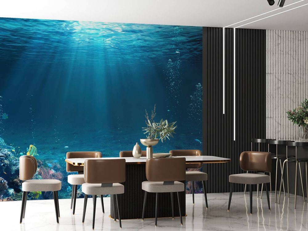 Zonnestralen door het water