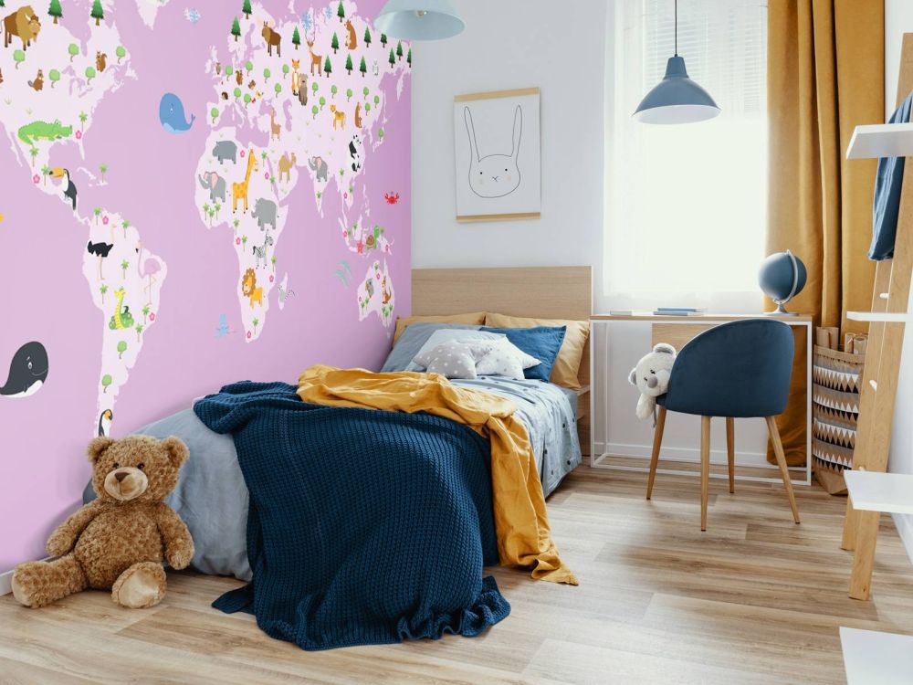 Wereldkaart voor kinderen met roze achtergrond