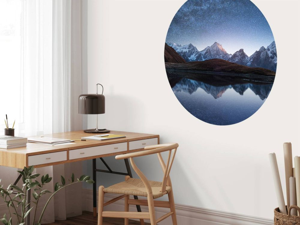 Bergen met sneeuw bij nacht