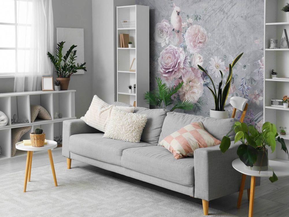 Papegaaien tussen bloemen