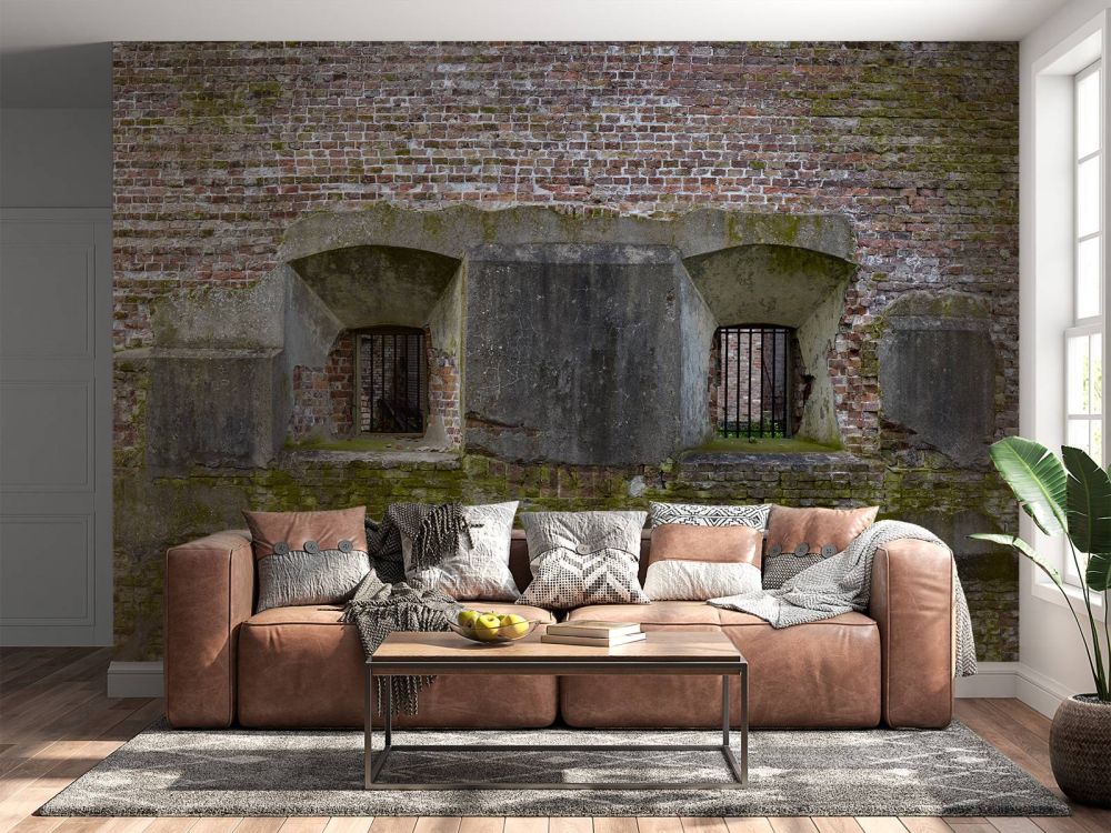 Verweerde muur met 2 nissen