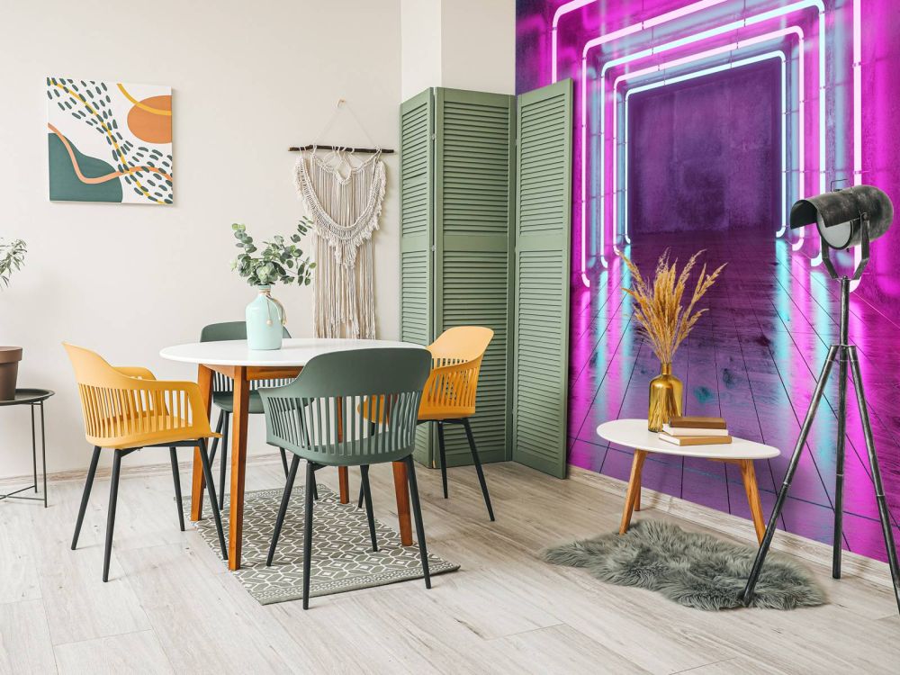 Betonnen kamer met neonlichten