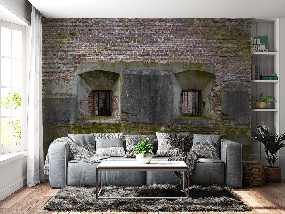 Verweerde muur met 2 nissen