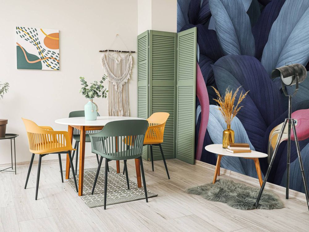 Flamingo's met bladeren